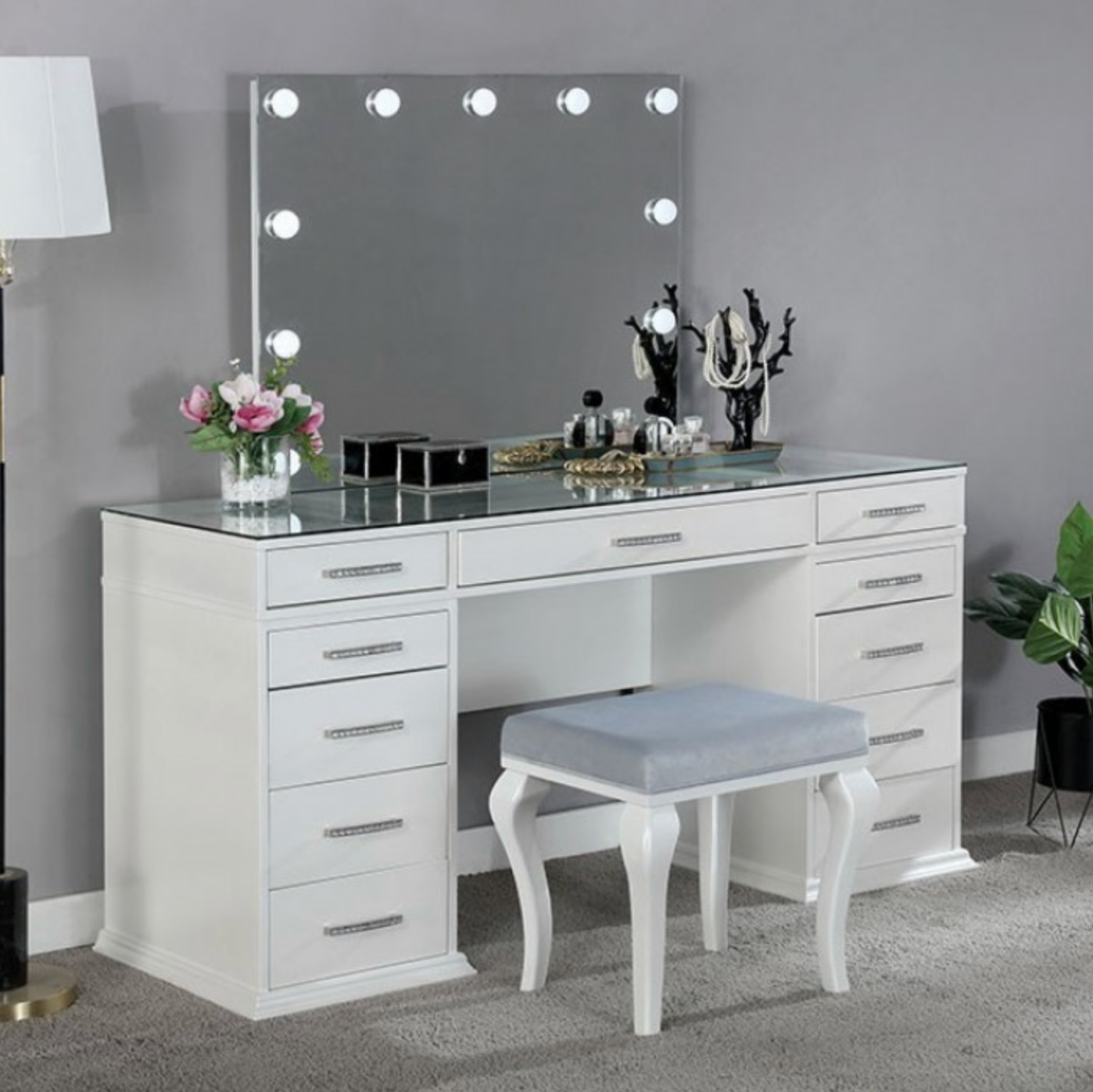 LGFAVALENTINA Queen Ann Base White Vanity Set With Hollywood Lights